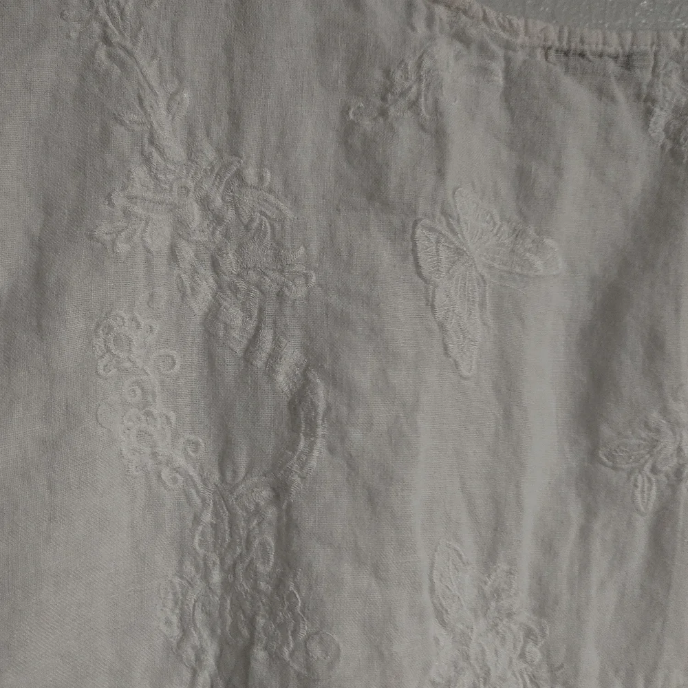Linen Embroidered Blouse - Picture 4 of 5